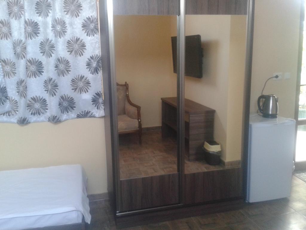 Maxim Mini Hotel Batumi Ngoại thất bức ảnh